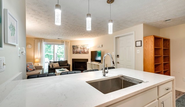 Quiet Columbia Condo Near Parks & Pool!