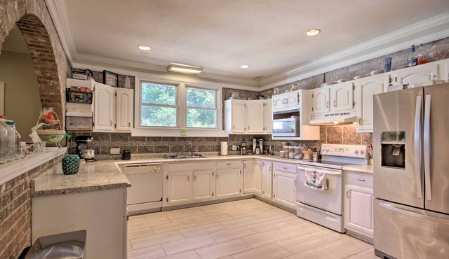 Quiet Columbia Home w/ Fire Pit & Pool Table!