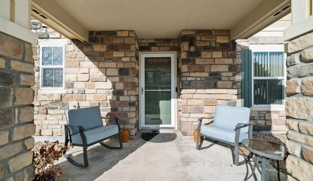 Quiet Comfort Townhome - Your Home away from Home!