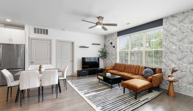 Quiet Comfort & Urban Style: 2-Bedroom Condo 31