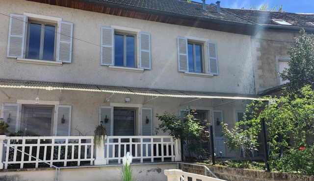 Quiet, comfortable apartment overlooking the fort. Close to the spa