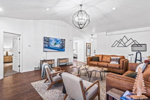 Quiet Comfortable Cliffside Estate near USU
