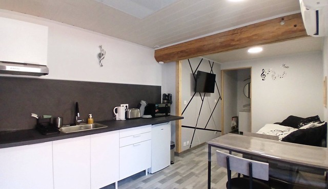 Quiet, comfortable studio in the countryside.