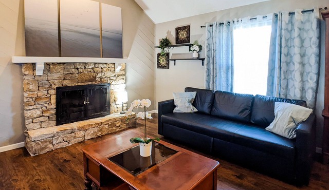 Quiet, comfy and spacious 3 bedroom home in KC