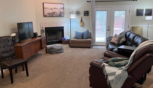 Quiet, comfy home - 3BR w/Spa Bath & Fenced Yard – Ideal for Extended Stays