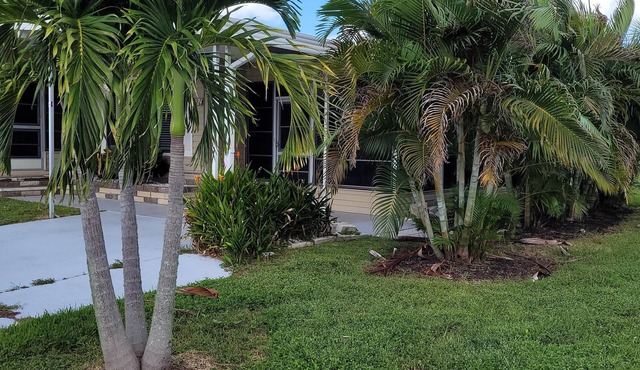 Quiet community 2 Bed 2 Bath minutes away from Bradenton, FL.