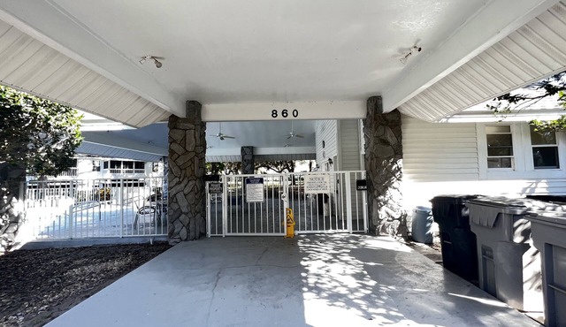 Quiet community, 40 min from the beach, 20 min from theme parks. Newly Renovated