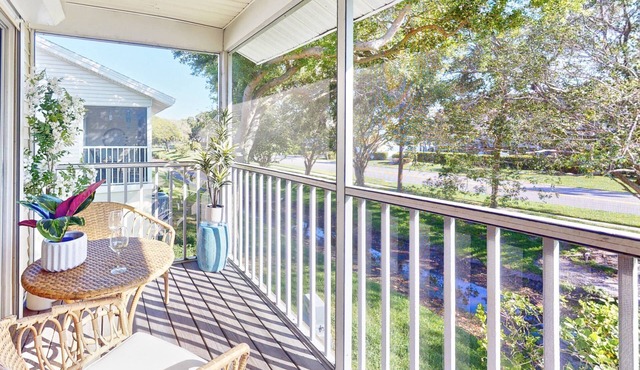 Quiet Community in the Heart of Treasure Island. Heated Pool, A Few Blocks From the Beach