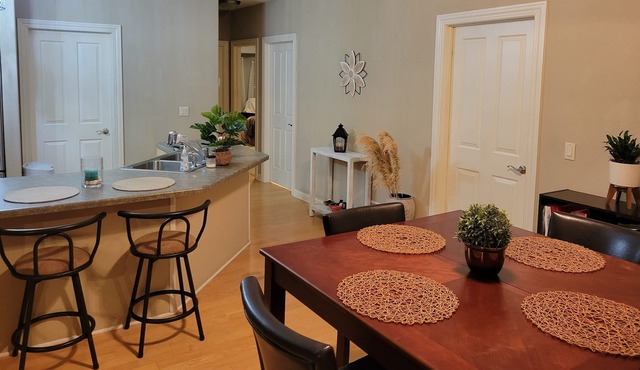 Quiet condo stay w/easy access to 41 to Milwaukee or Appleton.