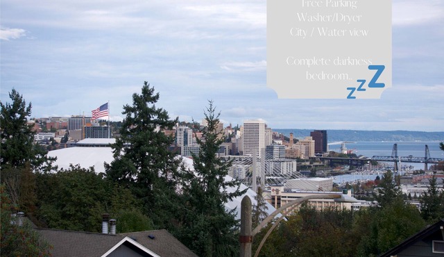 Quiet condo Steps to Tacoma Dome~Bay & City VIEWS!