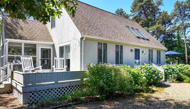 Quiet Contemporary Cape In Katama