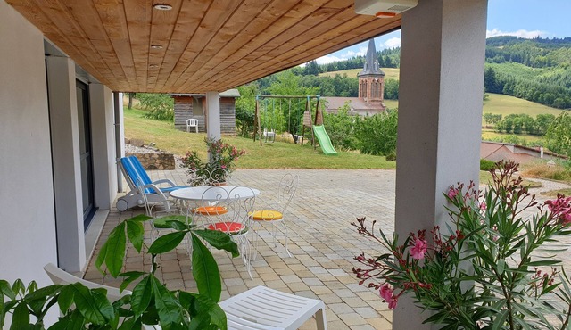 Quiet contemporary cottage