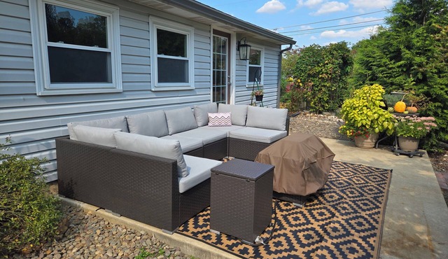 Quiet corner lot w/fruit trees & gardens! Just 10mins-Hershey, 25mins-Hburg!