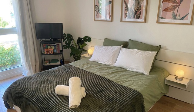 Quiet, cosy Premium studio with balcony