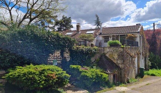 Quiet cottage with garden, near Metz