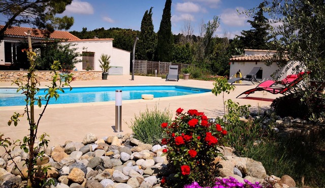 Quiet cottage + pool, for 3 pers.