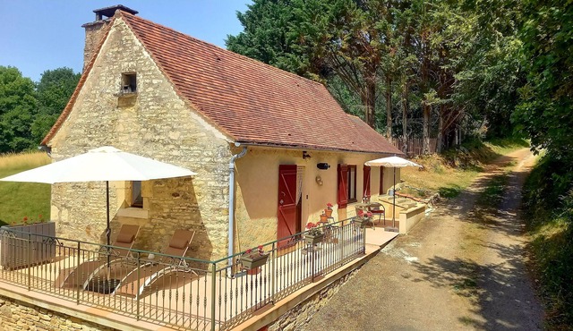 Quiet cottage for 2 adults on the border of Lot and Dordogne