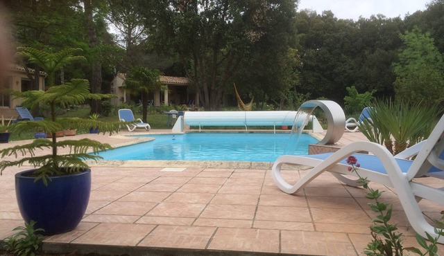 Quiet cottage near Carcassonne pool