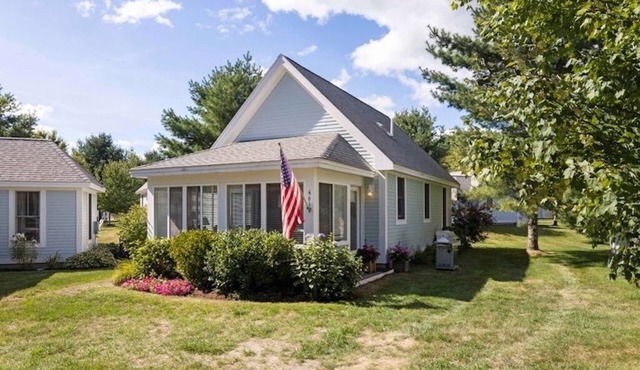 Quiet Cottage in Summer Village with Central Air close to the Ocean!