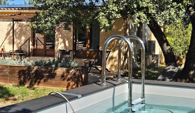 Quiet cottage in the heart of nature 🌿 Clim & swimming pool - center Var