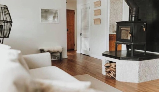 Quiet Cottage in the Valley with Outdoor Sauna