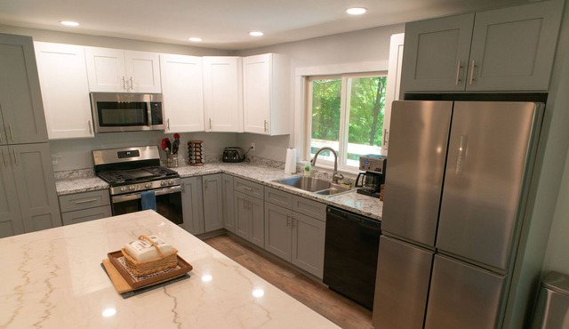 Quiet cottage in the woods, near Torch Lake, Shanty Creek Resort, and Short's.