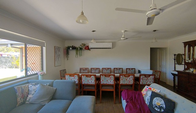 Quiet cottage like family house tucked away in a convenient location