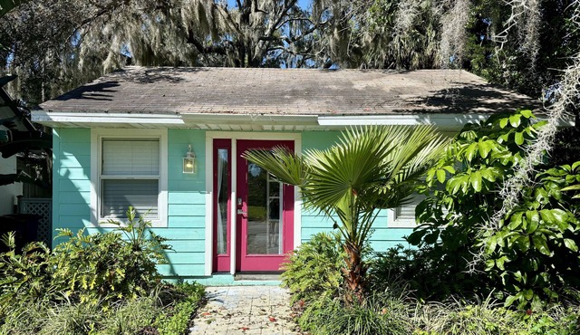 Quiet cottage near Sebring Raceway, golf courses, public beaches, and downtown