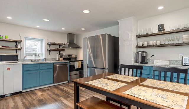 Quiet cottage near the heart of Downtown Franklin, TN