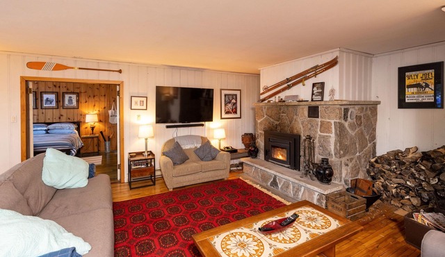 Quiet Cottage on Private Lake in Muskoka - Pets Stay Free!