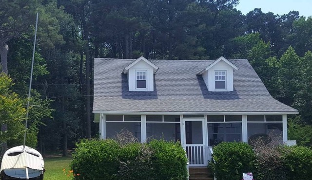 Quiet Cottage on sandy beach of the Chesapeake Bay