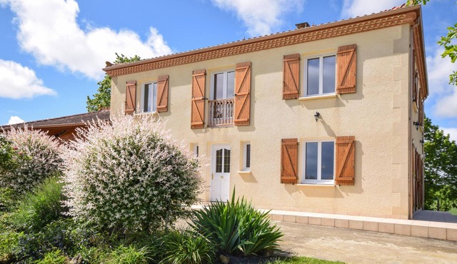 Quiet cottage private pool and views