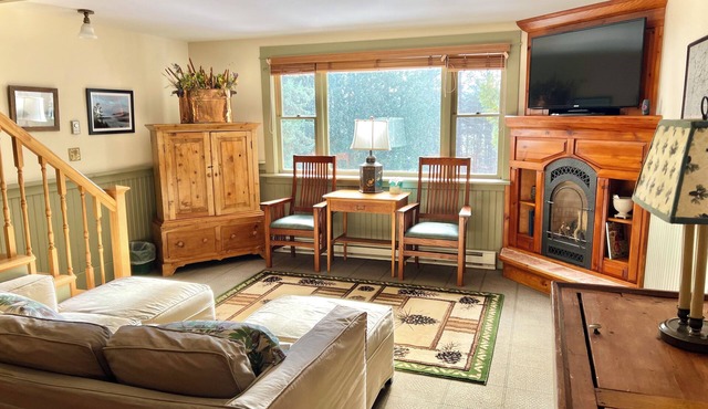 Quiet Cottage Steps Away From Main St. Lake Placid