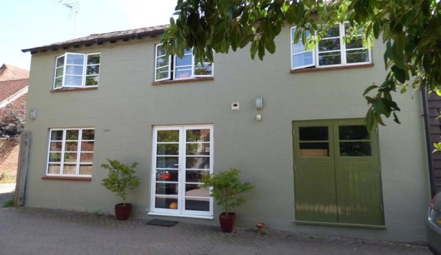 Quiet cottage very close to village centre and ameneties.