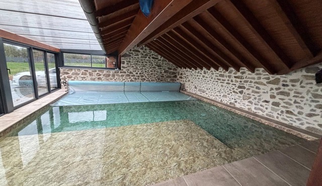 Quiet cottage with indoor pool, Wi-Fi, and pets allowed