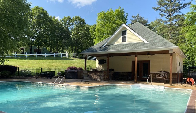 Quiet Cottage with Hot Tub