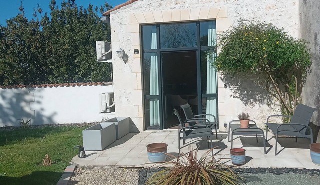 Quiet cottage with outdoor space, than 10 minutes from the Jonzac thermal baths