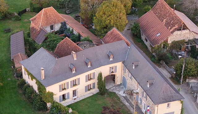 Quiet country apartment for a couple. Recharge your batteries in nature,