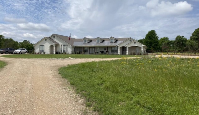 Quiet country 3 bed 3 bath with queen size sofa bed only 22 minutes from TAMU