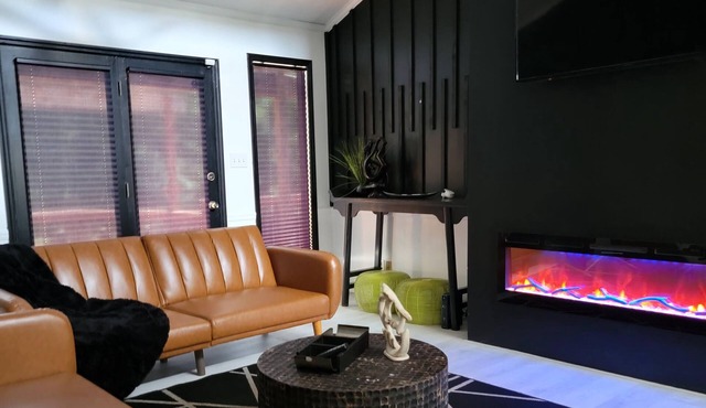 Quiet country chic home in North Macon. 2 miles from shopping and restaurants.