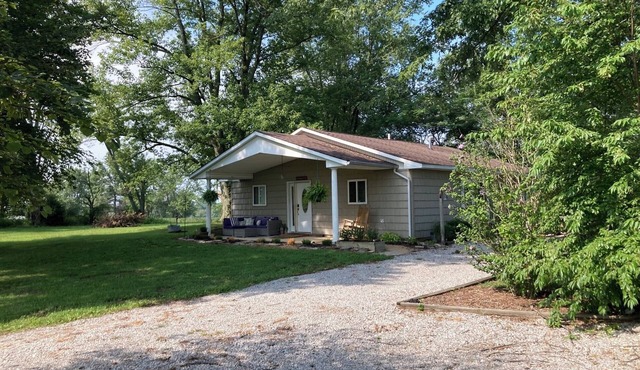 Quiet Country Cottage-Three bedrooms, Hot tub, Sauna, Fishing pond