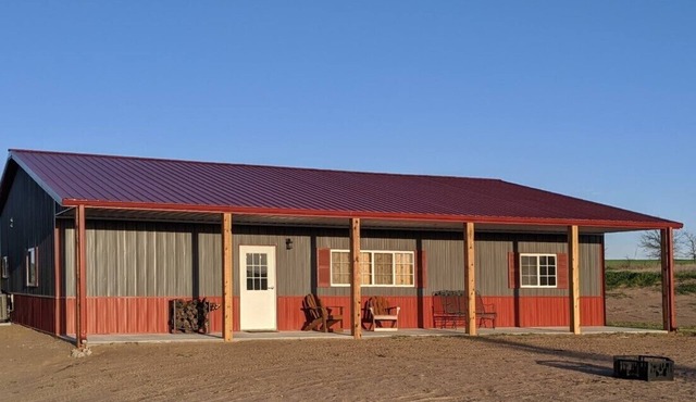 Quiet country getaway located within 10 minutes from town
