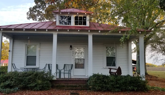 Quiet Country Getaway in Danville for Traveling Workers!