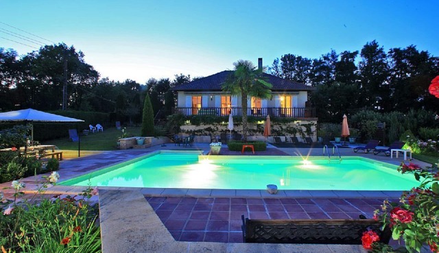 Quiet country house with extensive view, 3,5km from medieval town, private pool