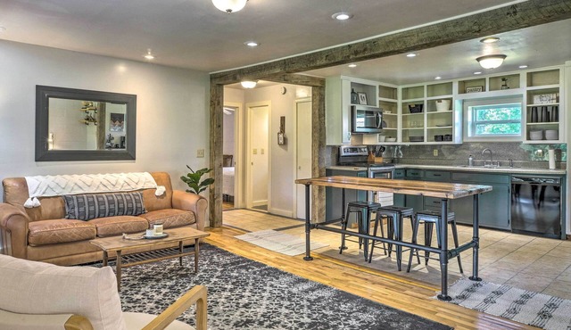 Quiet Country Home in Ava with Chic Interior!