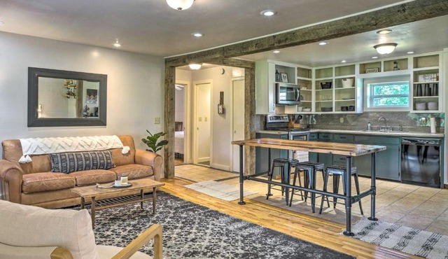 Quiet Country Home in Ava with Chic Interior!