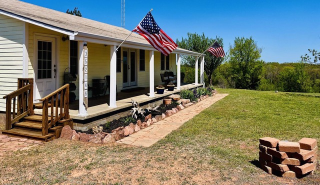 Quiet Country Home overlooking the beautiful Oklahoma skies
