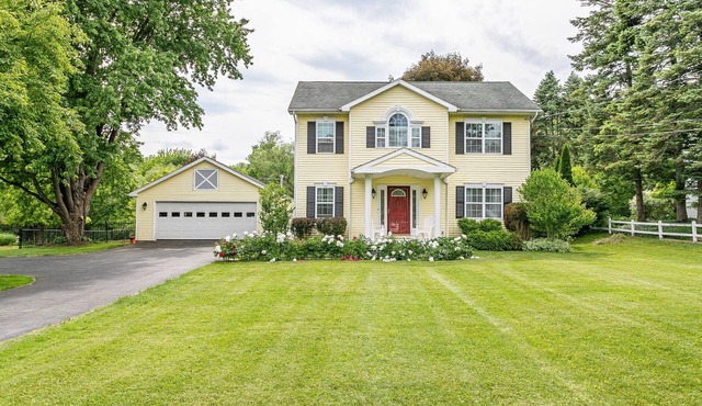 Quiet, country home near skiing, lake, town.