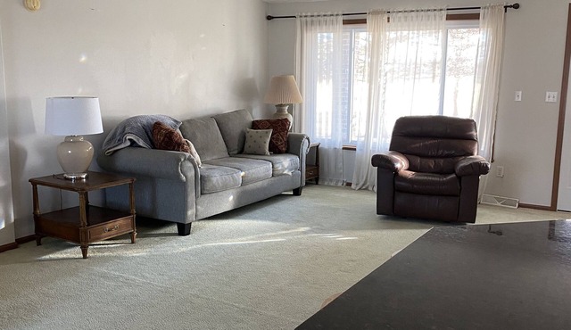 Quiet country home close to Independence