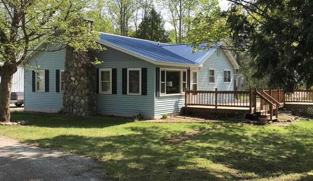 Quiet country home 1.5 miles from Ocqueoc Falls